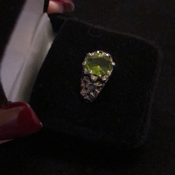 Green Gem Stone silver bling ring - Picture 4 of 9